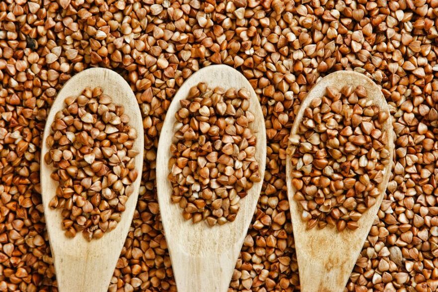 Buckwheat an hëlze Läffelen